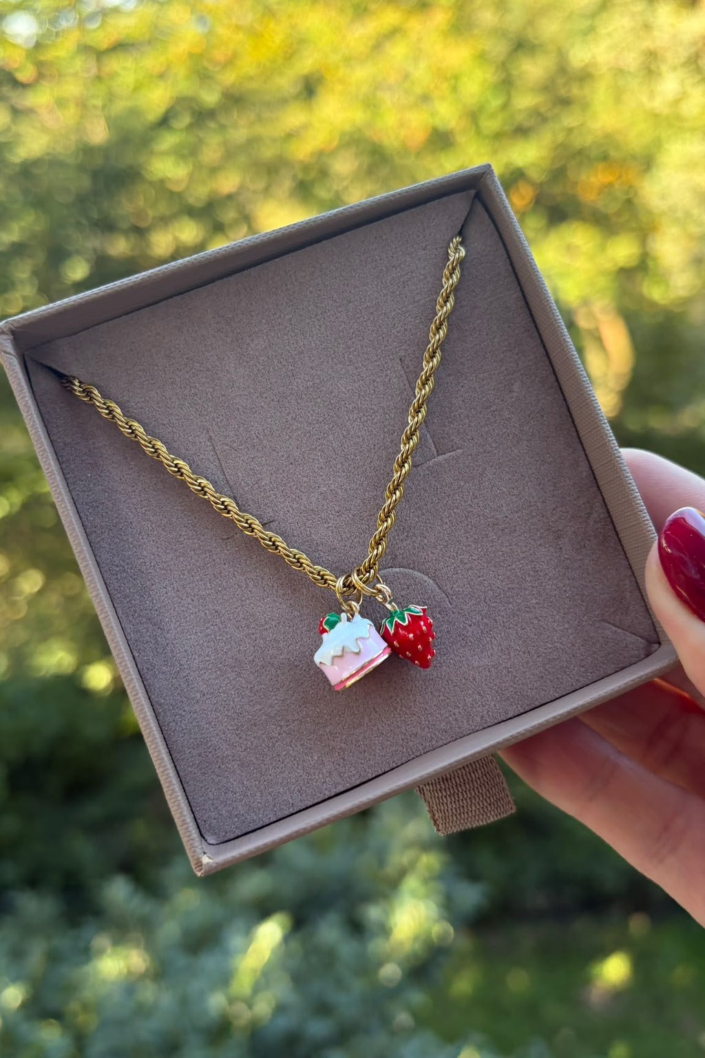 Collana 6548 Ready to Wear “Torta e fragola”