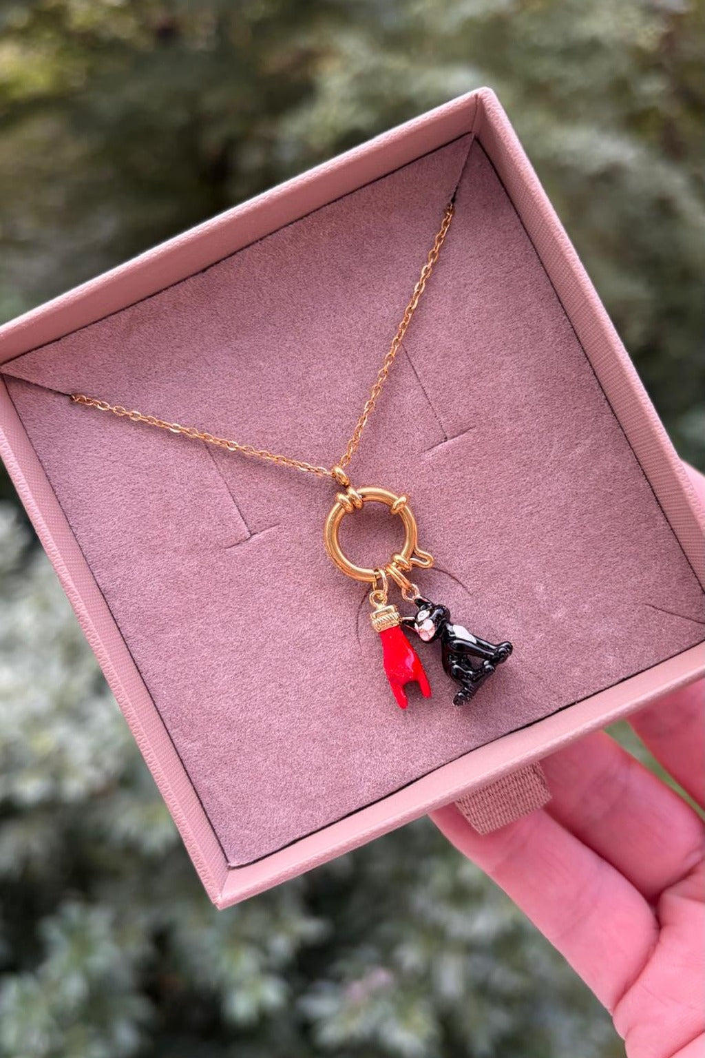 Collana 6548 Ready to Wear “Mano cornuta e gatto nero”